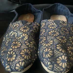 Blue and Gold Toms